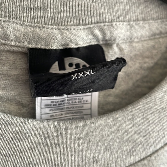 Nike XXXL Limited Edition Long Sleeve T Shirt - Picture 2 of 6